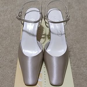🆕 Close Toe Satin Strappy Sandals Wedding sz 5.5